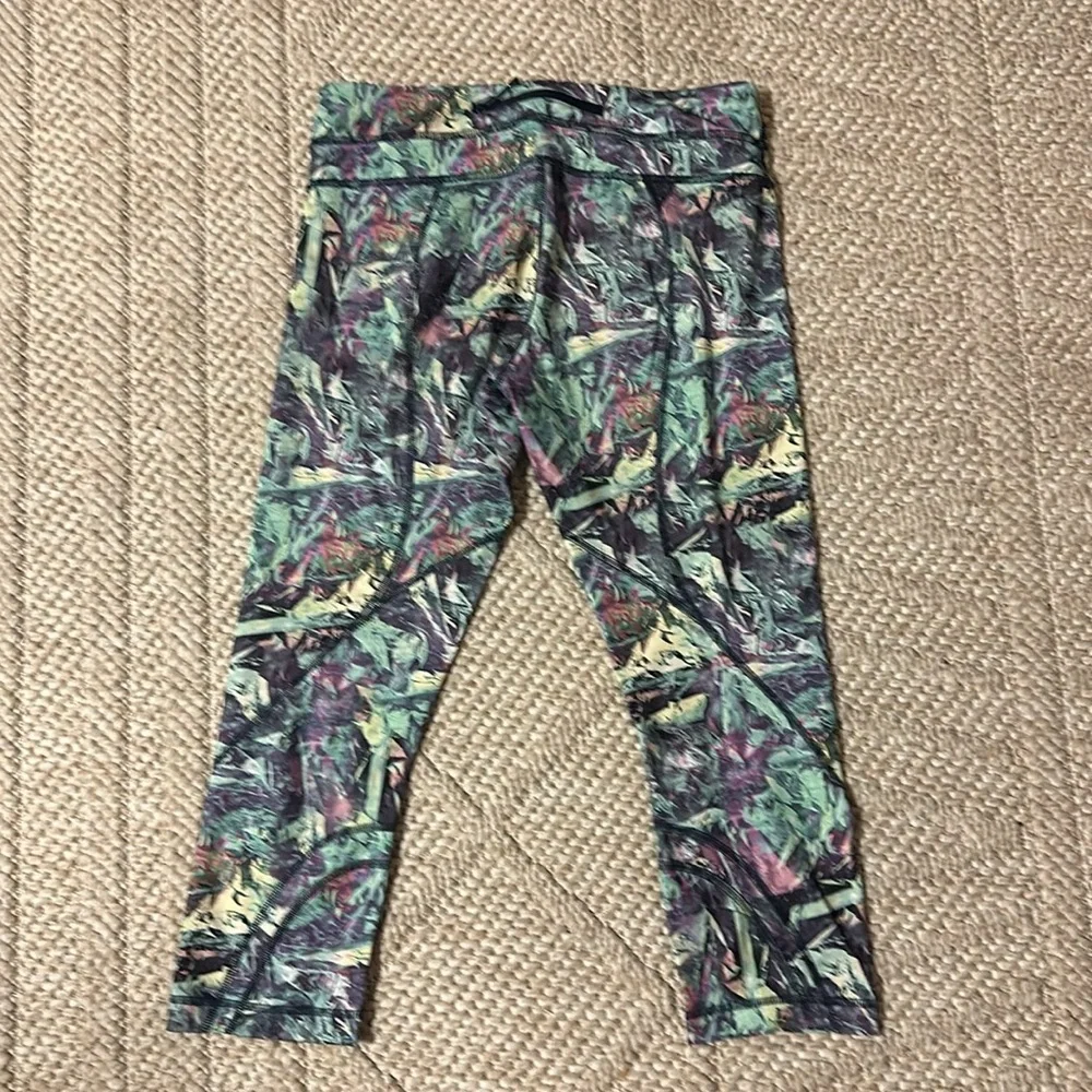 Lululemon tights - Picture 3 of 4